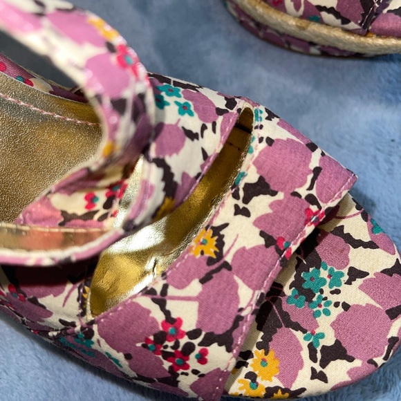 Dollhouse Wedge Heels - Picture 3 of 4